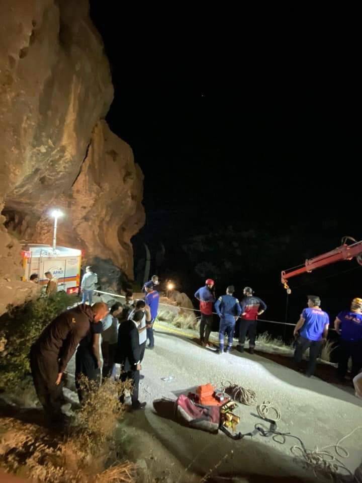 Fotoğraf çekilirken uçurumdan düştüler: 1 ölü, 1 yaralı