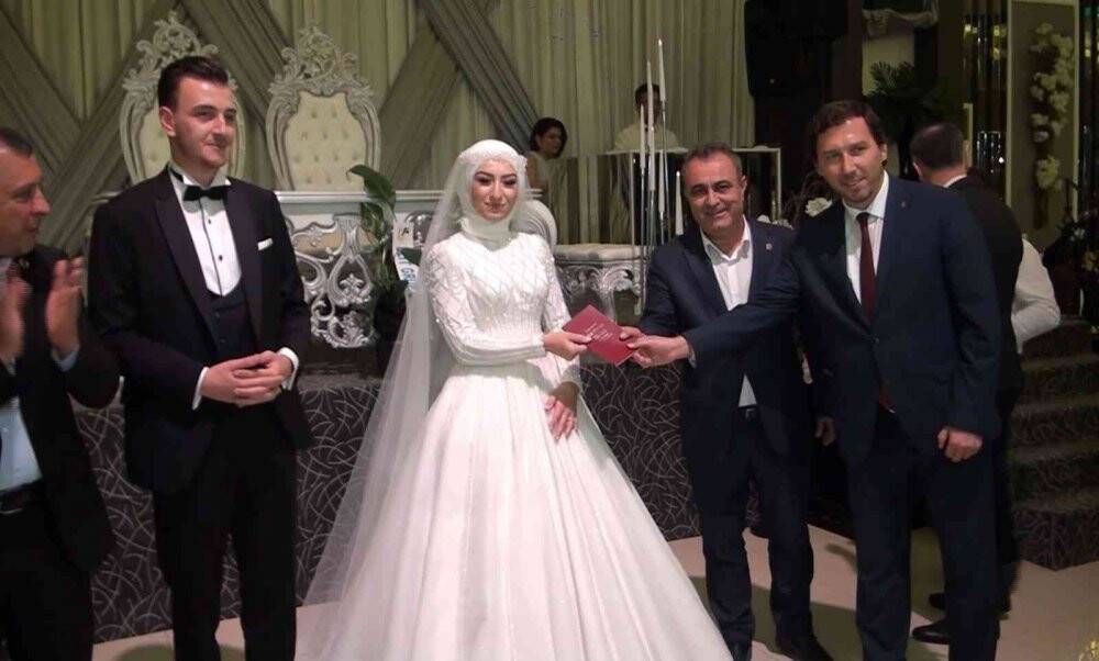 Bursa’da 20 kişinin şahitlik ettiği nikah herkesi şaşırttı