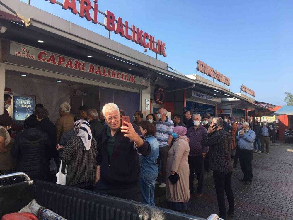 Hamsinin kilosu 5 TL’ye düştü! Vvatandaş tezgahlara akın etti