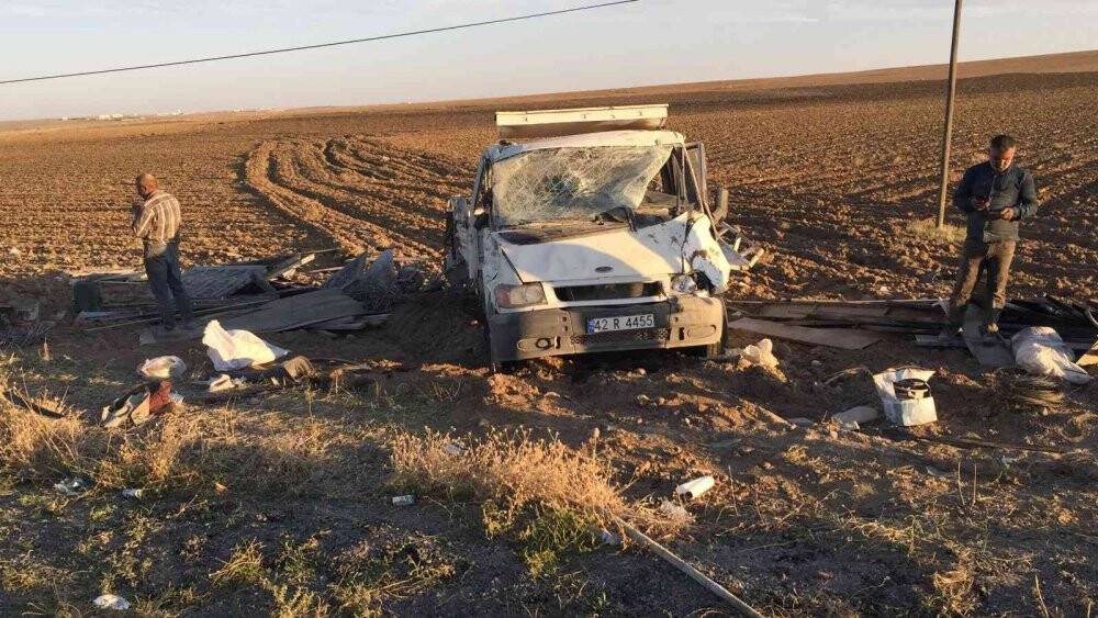 Konya'da kaza! Kamyonet şarampole devrildi