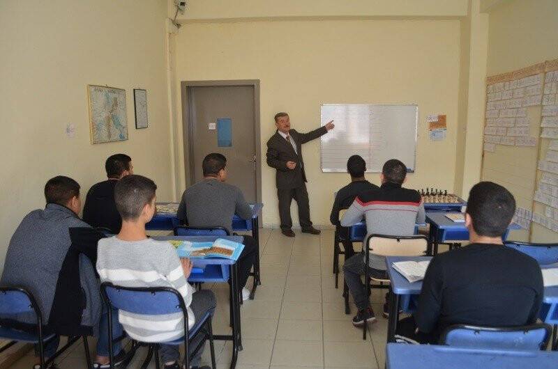Son 3 yılda 10 bin 929 tutuklu ve hükümlü okuma yazma öğrendi