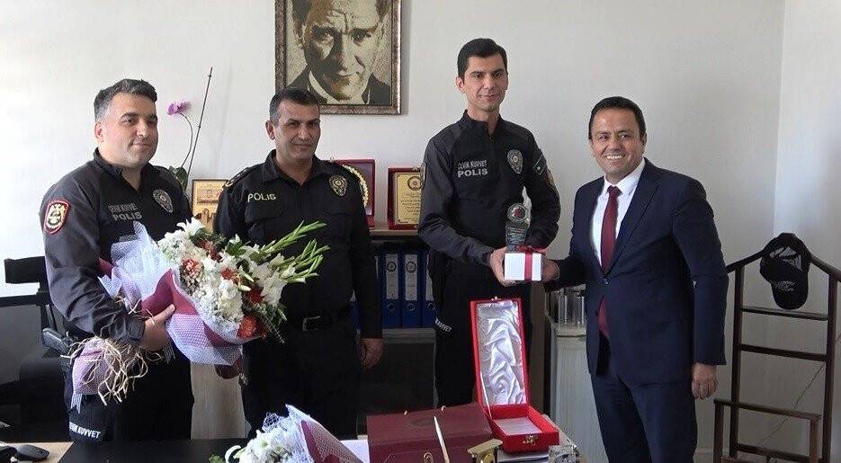 Avukatı yaralayan şüphelileri yakalayan polise barodan teşekkür