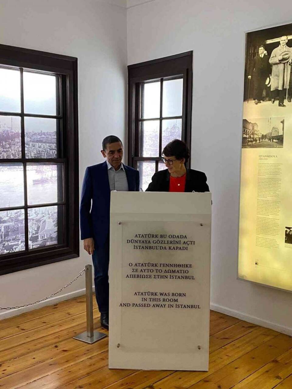 BioNTech’in kurucu ortakları Özlem Türeci ve Uğur Şahin Selanik’te Atatürk Evi’ni ziyaret etti
