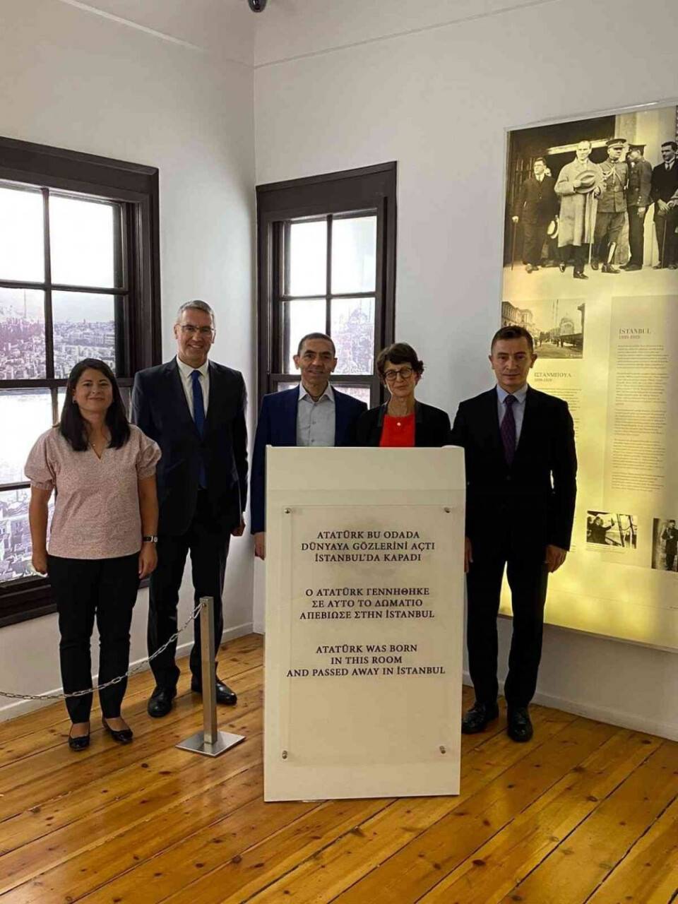 BioNTech’in kurucu ortakları Özlem Türeci ve Uğur Şahin Selanik’te Atatürk Evi’ni ziyaret etti