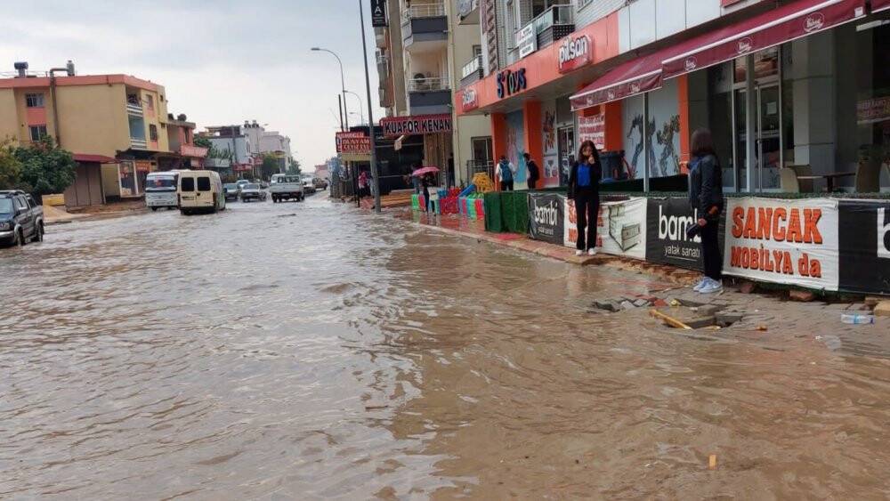 Osmaniye’de ceviz büyüklüğünde dolu yağdı