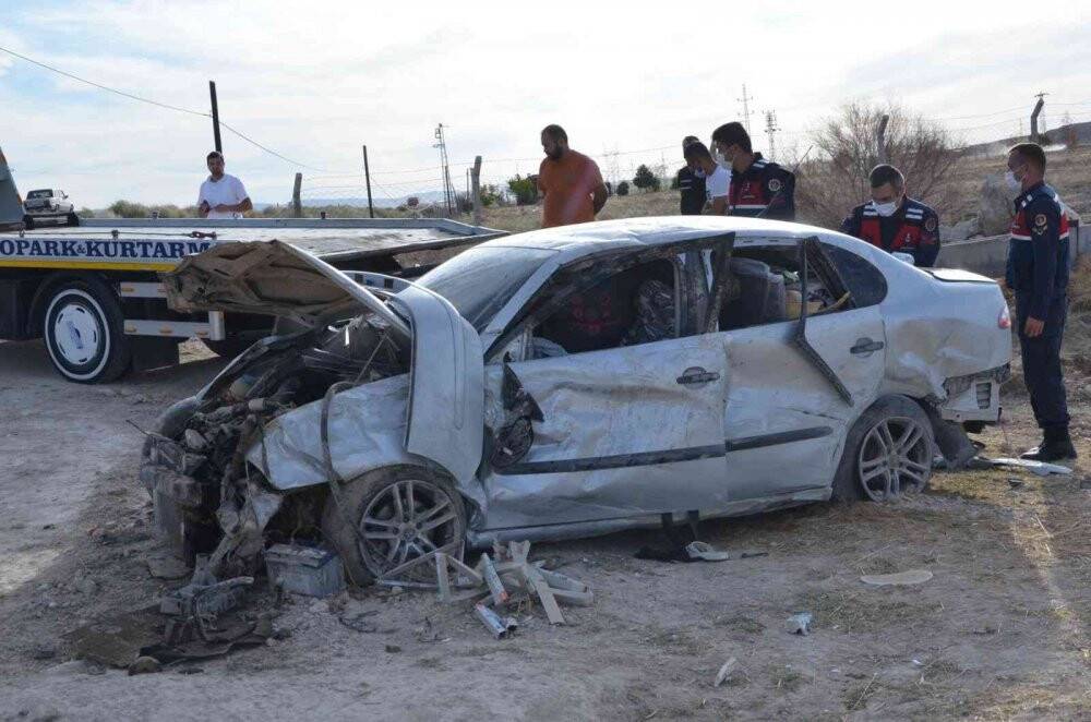 Şarampole takla atan otomobildeki 2 kişi yaralandı