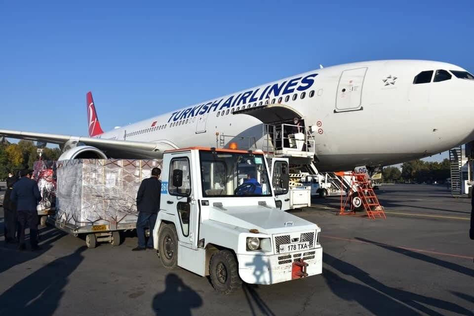 Türkiye’nin gönderdiği aşı ve ilaçlar Özbekistan’a ulaştı