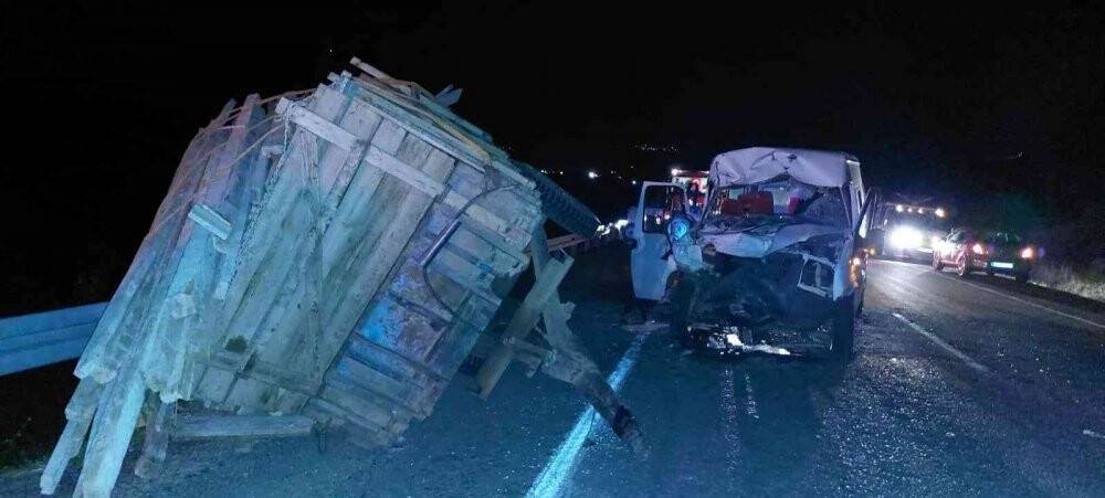 Giresun’da minibüs ile traktör çarpıştı: 3 yaralı