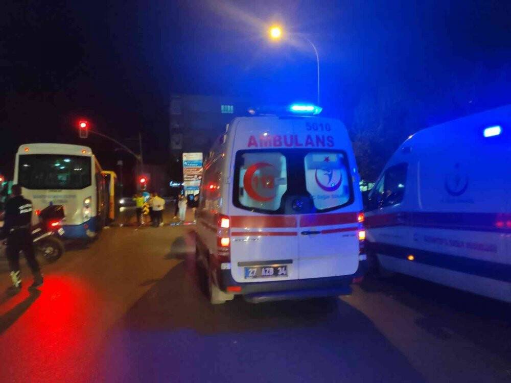 Halk otobüsü belediye otobüsüne çarptı: 9 yaralı