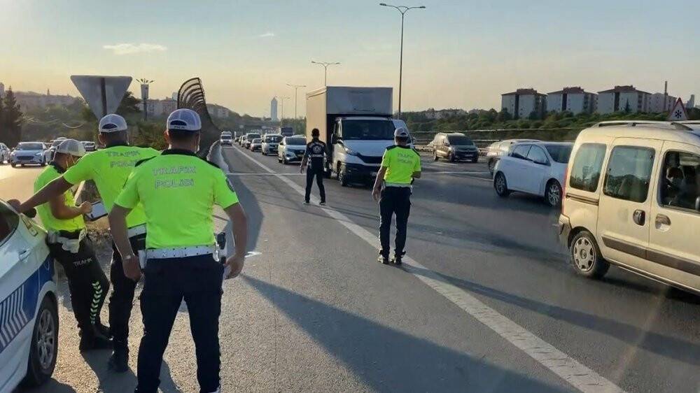 İstanbul’da çakar, siren ve emniyet şeridi ihlal edenlere yönelik denetim