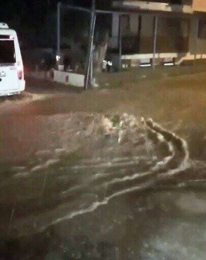 Kuşadası sağanak yağışa teslim oldu