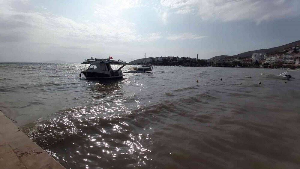 Olumsuz hava koşulları nedeniyle Datça’da batan tekne kurtarılamadı