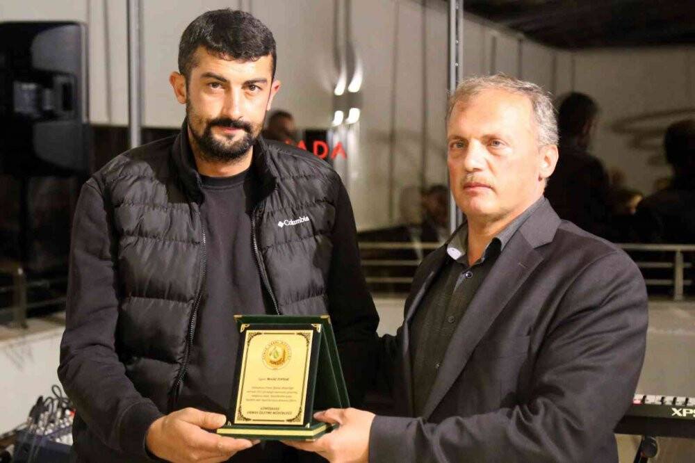 Orman kahramanlarına plaketleri verildi