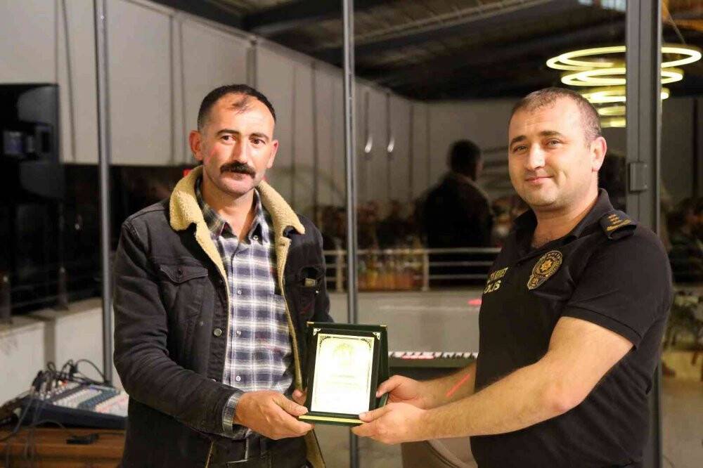 Orman kahramanlarına plaketleri verildi