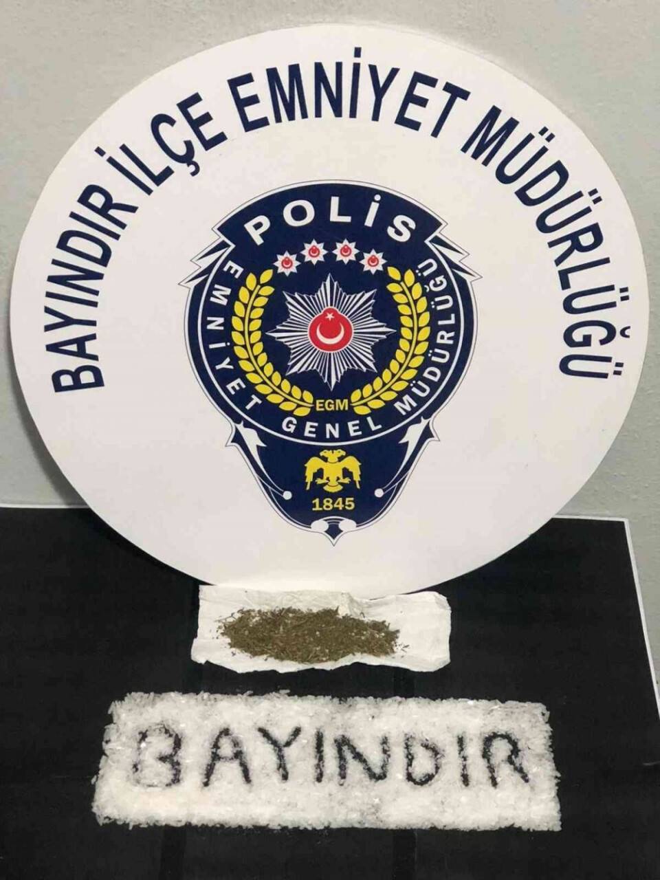 Polisin şüphelendiği araçtan uyuşturucu çıktı