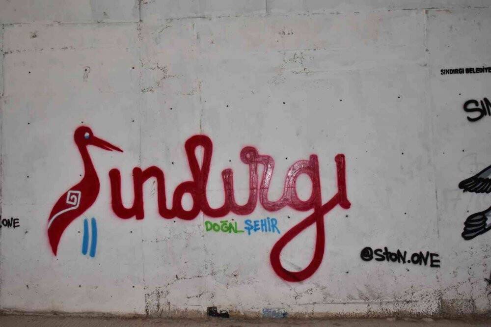Sokaklar grafiti sanatı ile renkleniyor