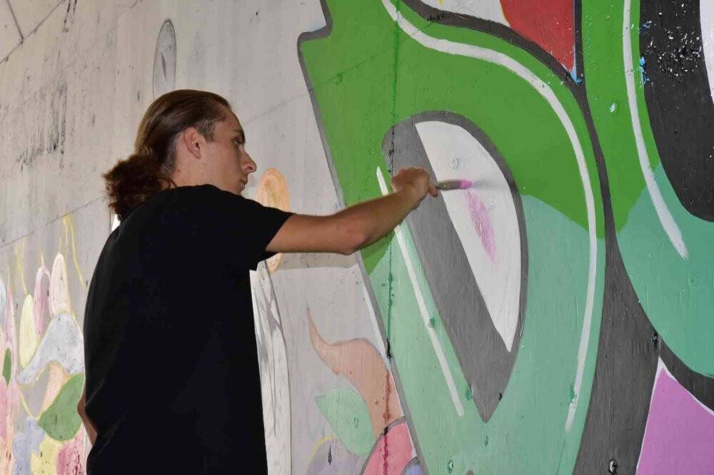 Sokaklar grafiti sanatı ile renkleniyor