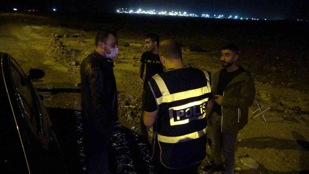 Uyuşturucu ve alkoliklerin mekanı haline gelen caddede “süpürme” uygulaması