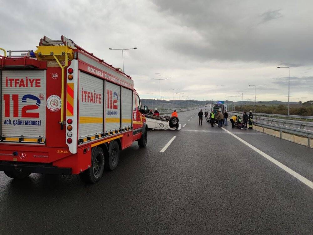 Avcıların kamyoneti takla attı, bagajda avlanması yasak geyik bulundu
