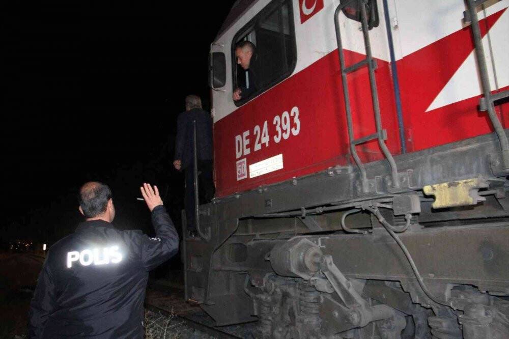 Elazığ’da makinistin ihbarı polisi alarma geçirdi, raylar didik didik arandı