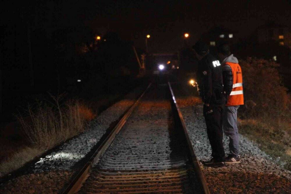 Elazığ’da makinistin ihbarı polisi alarma geçirdi, raylar didik didik arandı