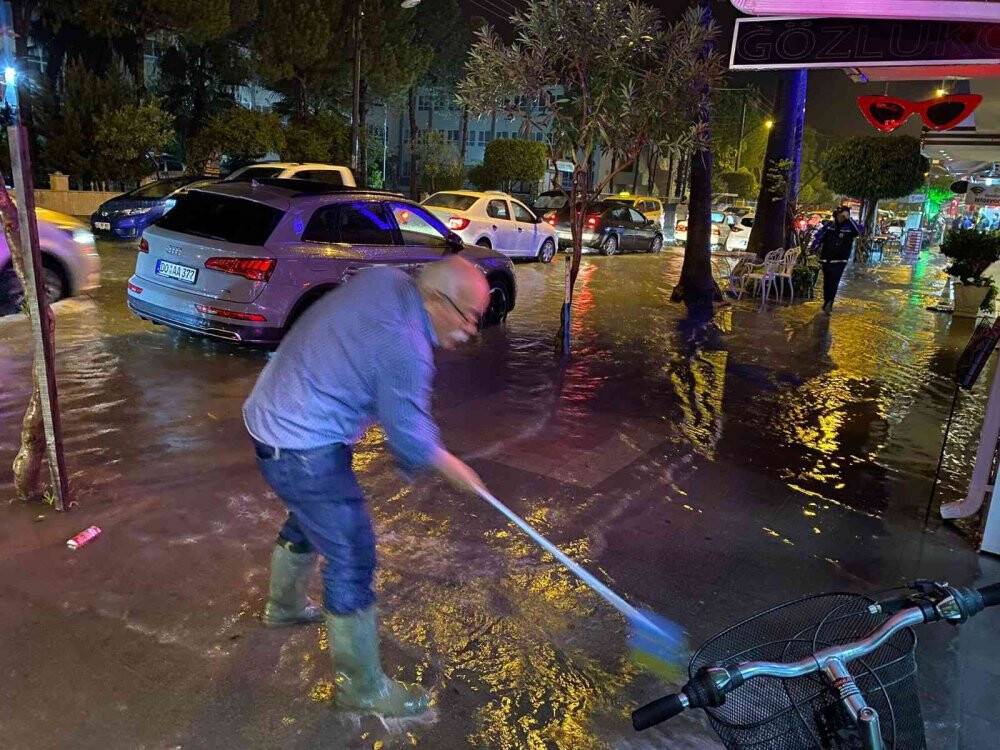Fethiye’de sağanak yağış etkili oldu