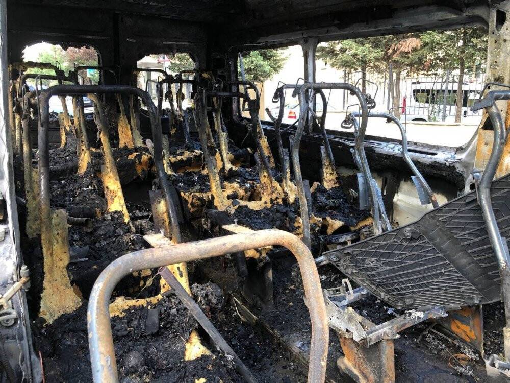 Tuzla’da okul servisi alev aldı
