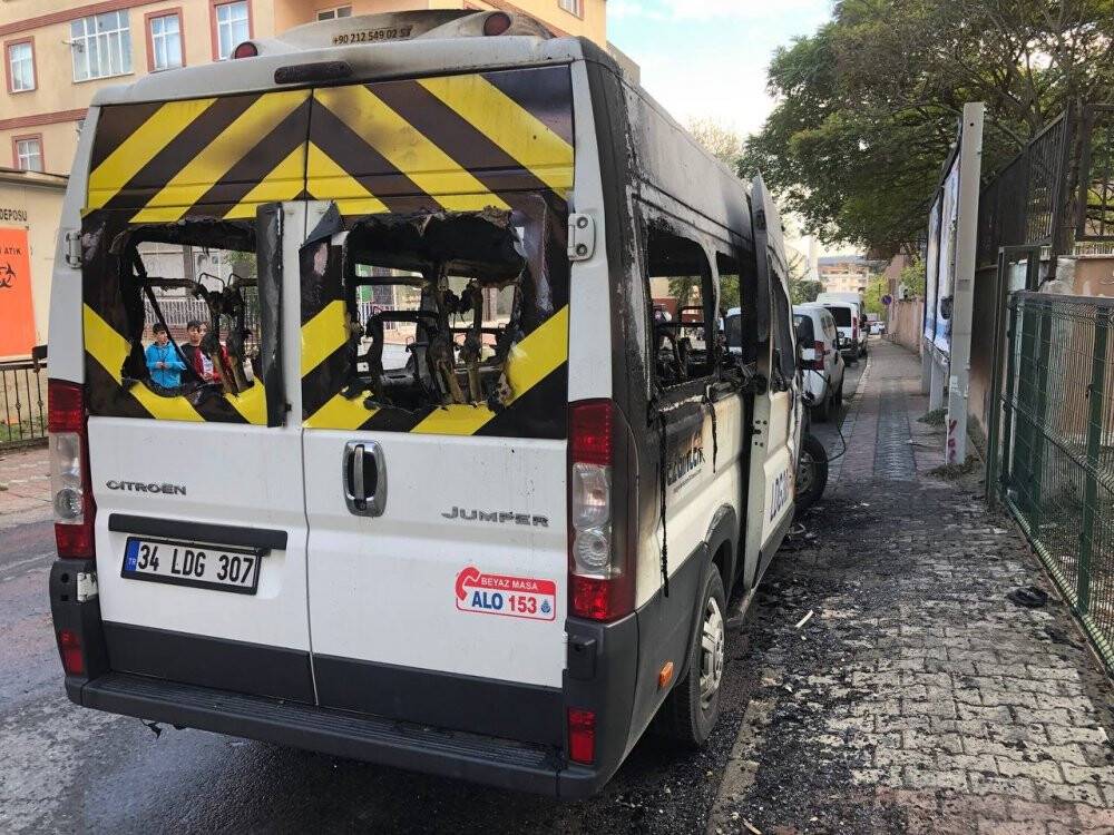 Tuzla’da okul servisi alev aldı