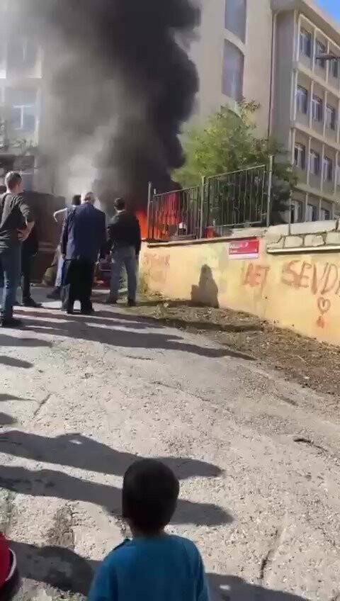 Tuzla’da okul servisi alev aldı