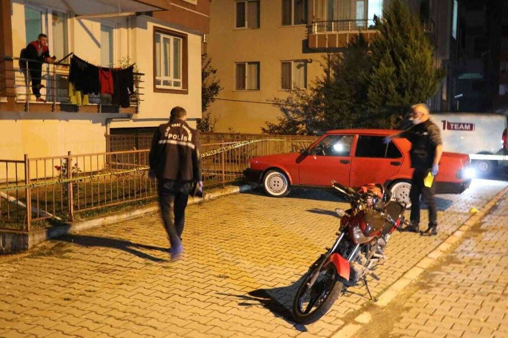 Husumetli olduğu genci ayağından vurdu