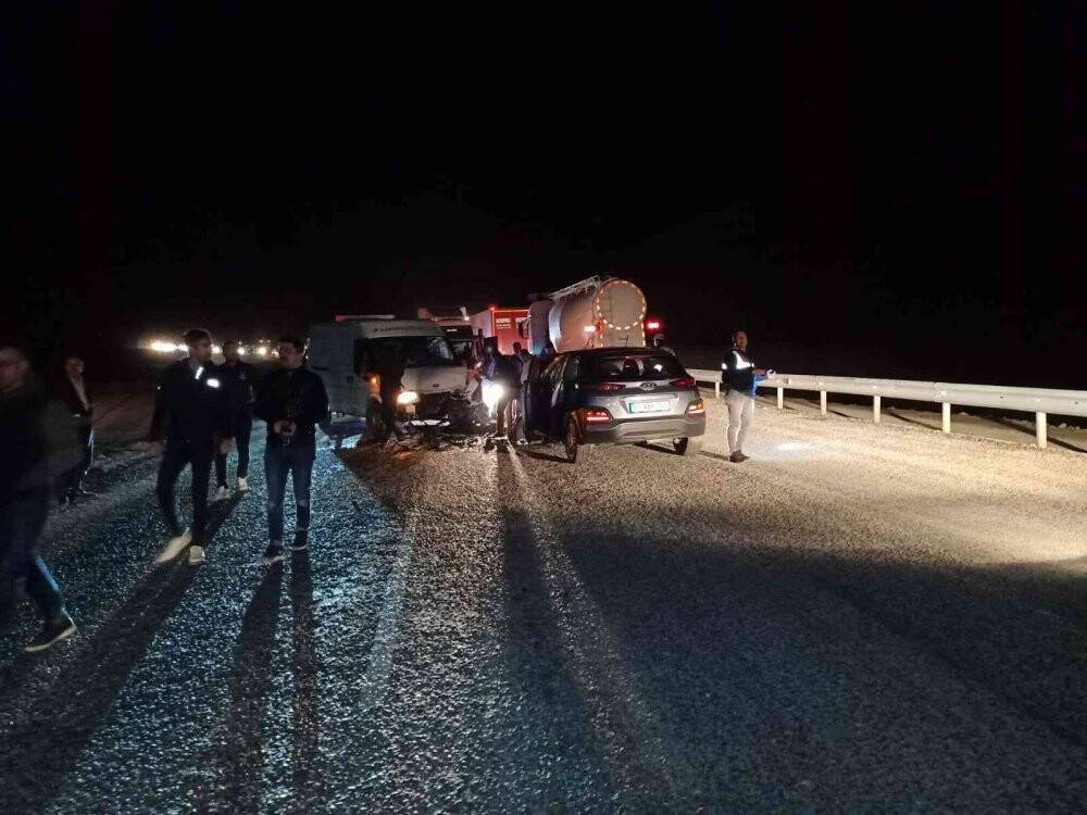 İki araç çarpıştı: 4 yaralı