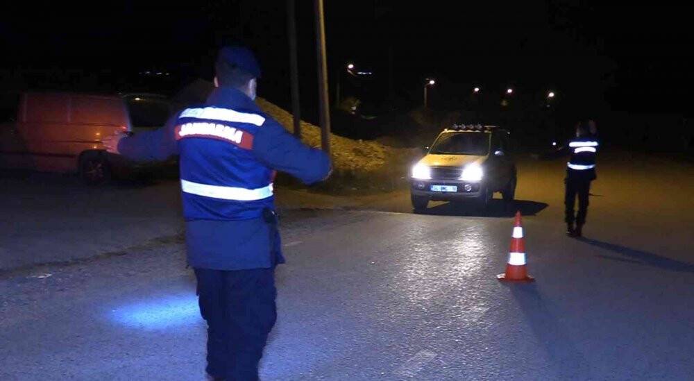 Jandarma Komutanlığı ve Emniyet Müdürlüğü’nden trafik ve asayiş uygulaması