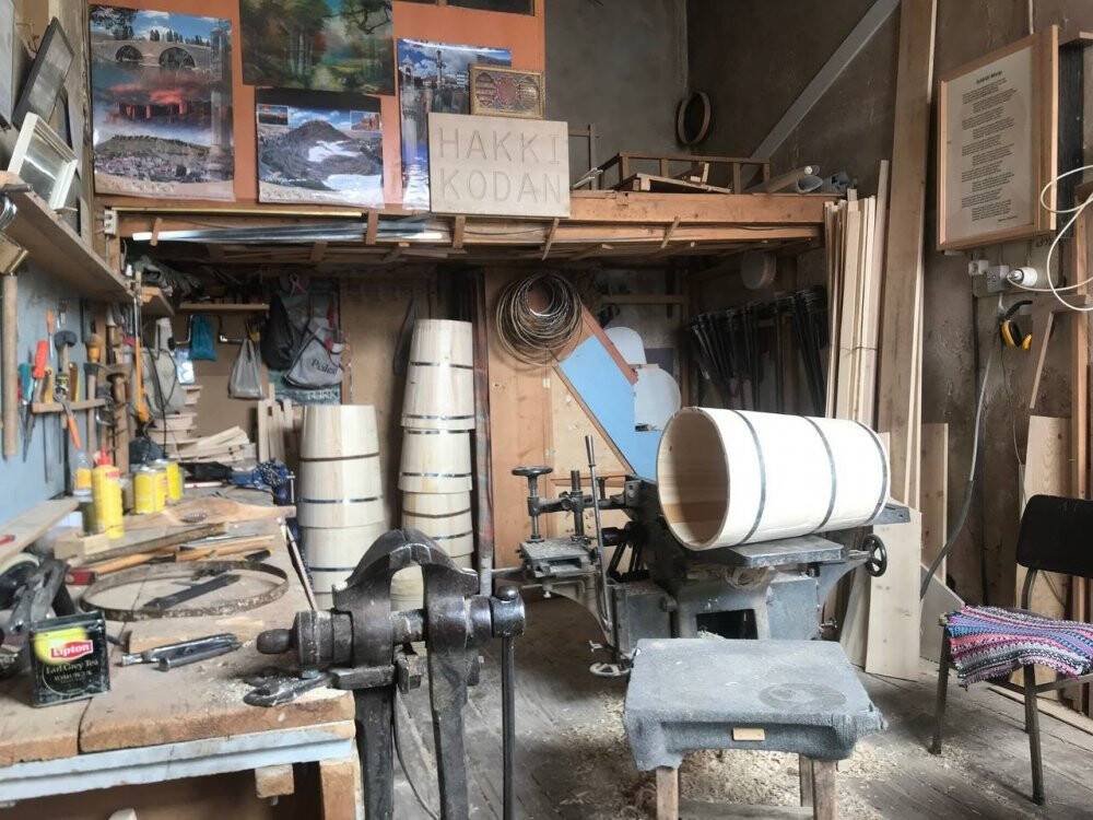Yarım asırlık dükkânda ahşap ürünler zanaatkarın elinde hayat buluyor