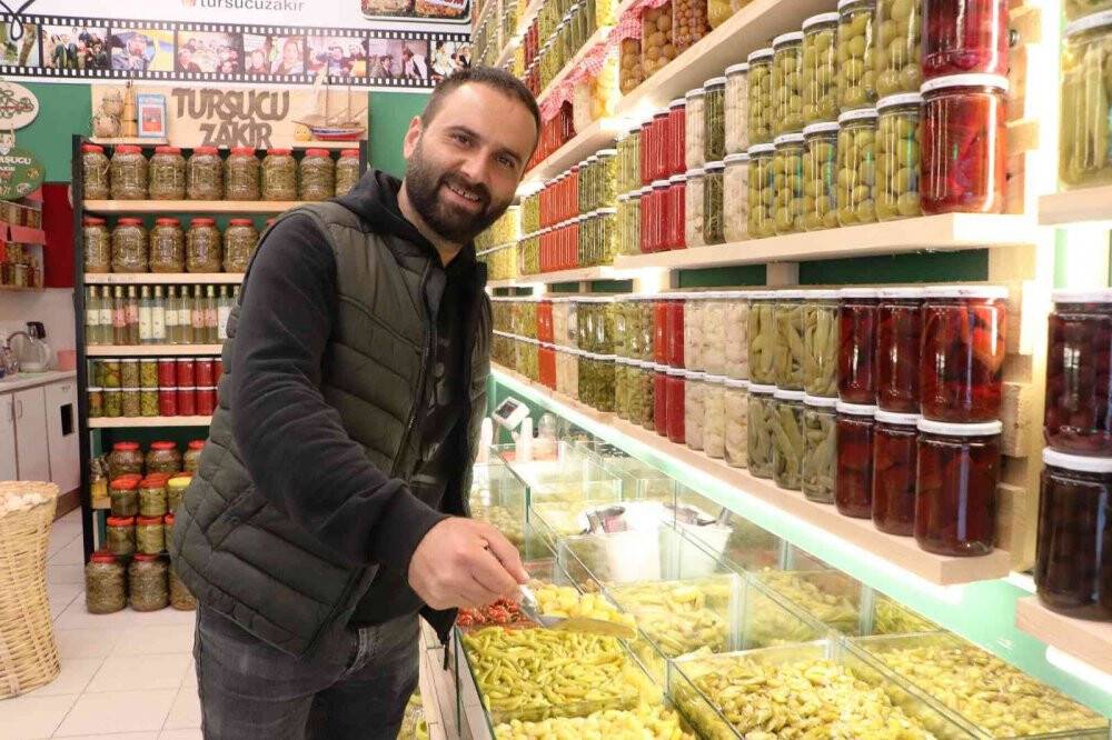 110 çeşit turşu raflarda yerini aldı