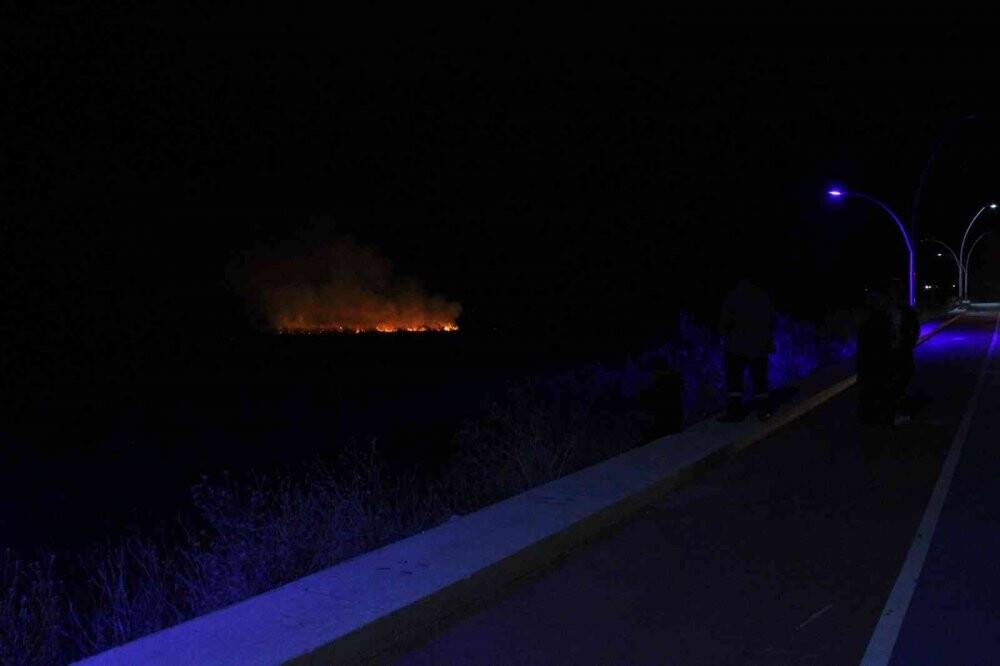 Beyşehir Gölü Milli Parkı’ndaki sazlık yangını kontrol altına alındı