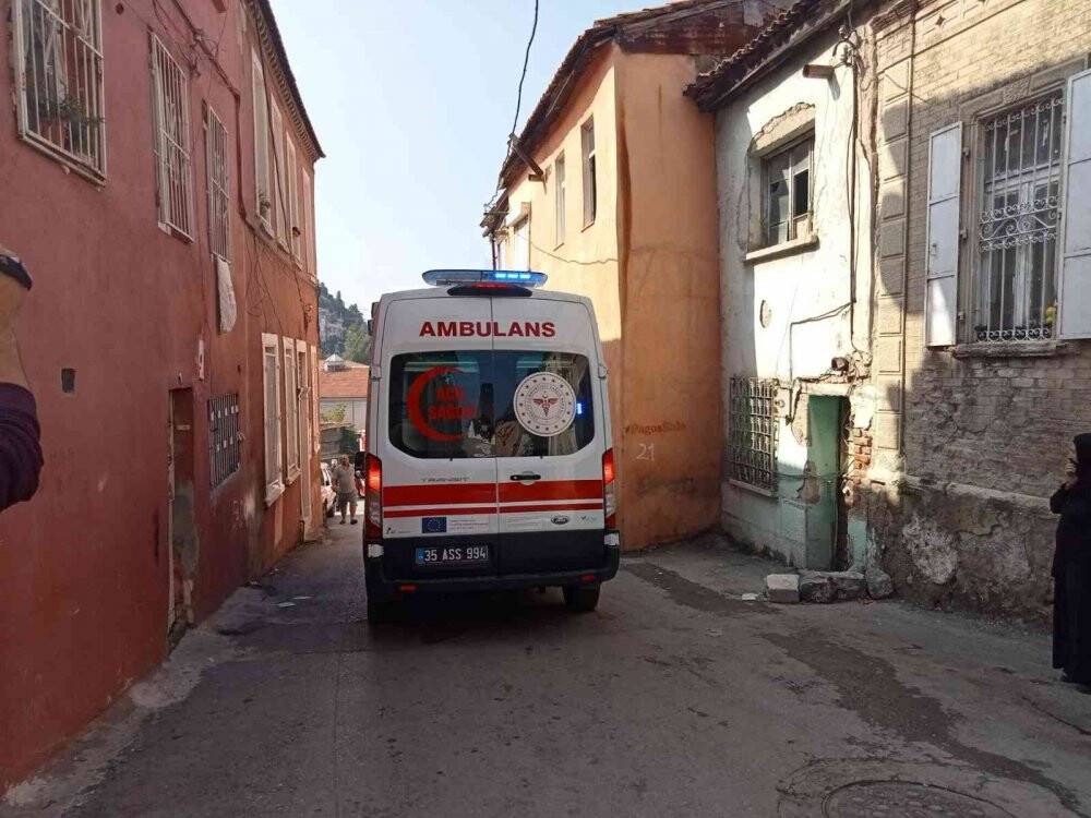 Tadilat halindeki binada çökme: 1 yaralı