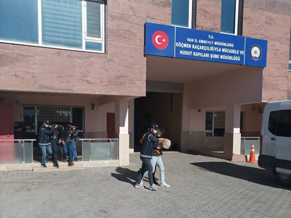 Van’da 8’i yabancı 18 organizatör yakalandı