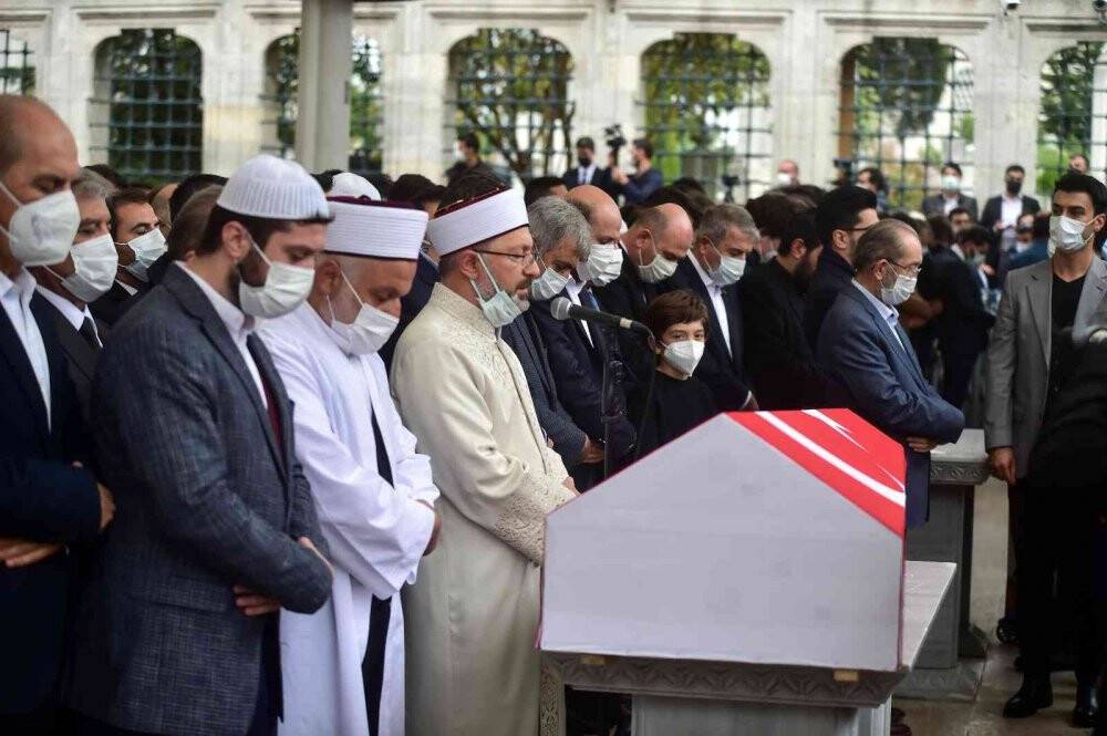 Baykar Yönetim Kurulu Başkanı Özdemir Bayraktar, son yolculuğuna uğurlandı