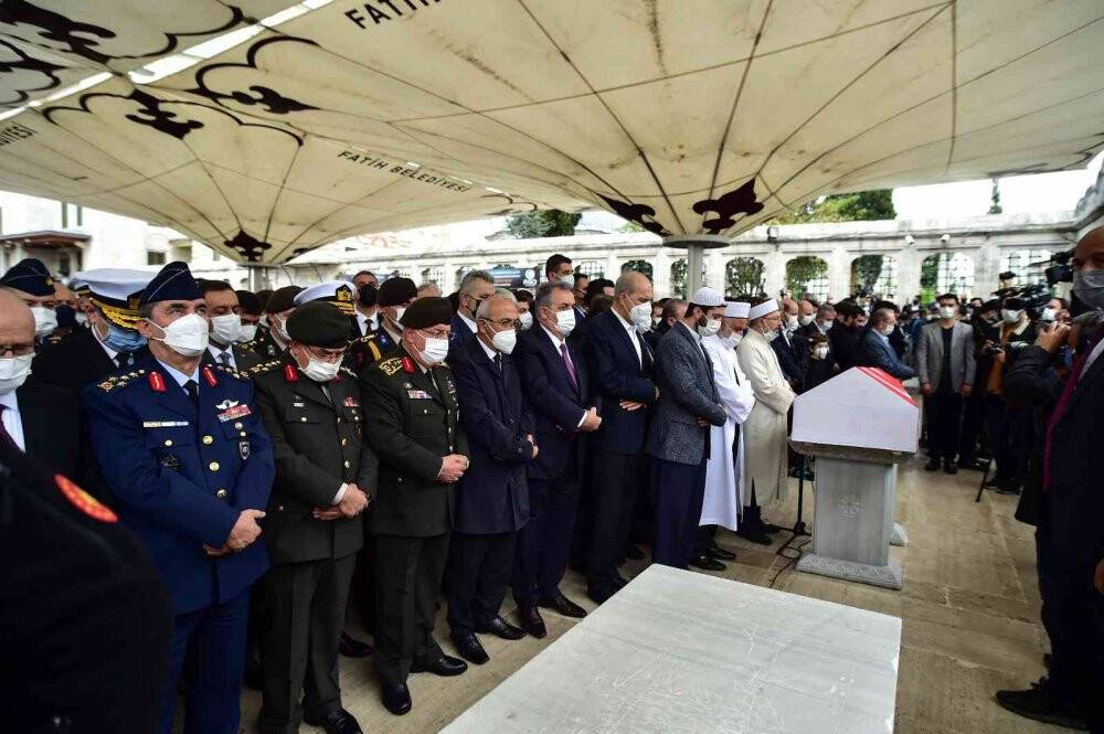 Baykar Yönetim Kurulu Başkanı Özdemir Bayraktar, son yolculuğuna uğurlandı