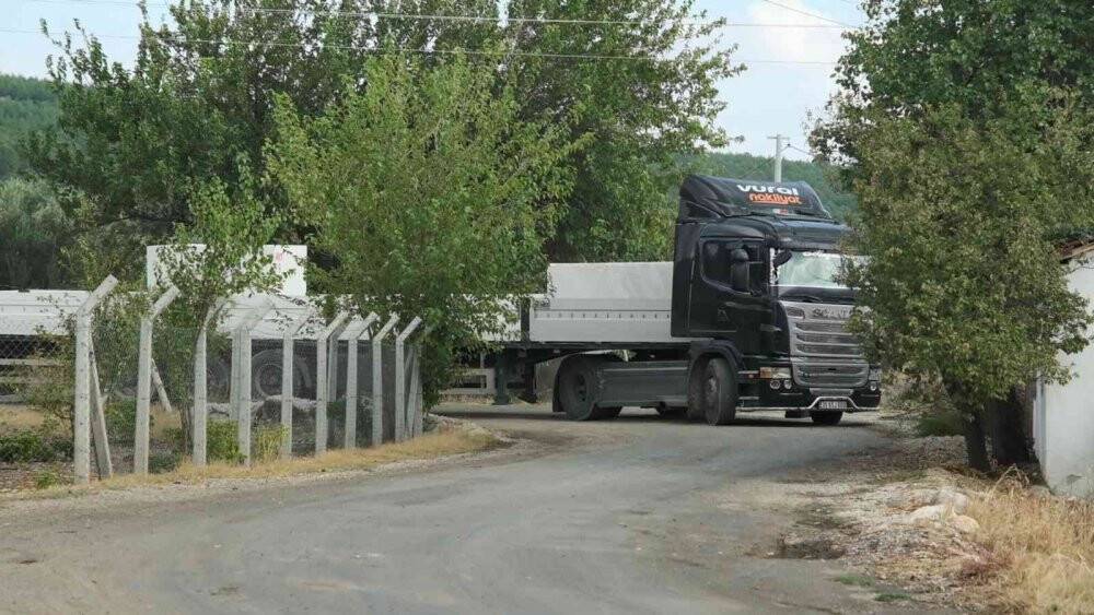 Deprem değil tır çatlağı