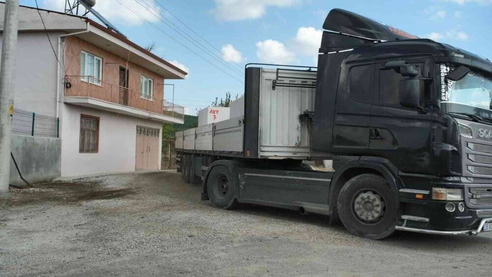 Deprem değil tır çatlağı