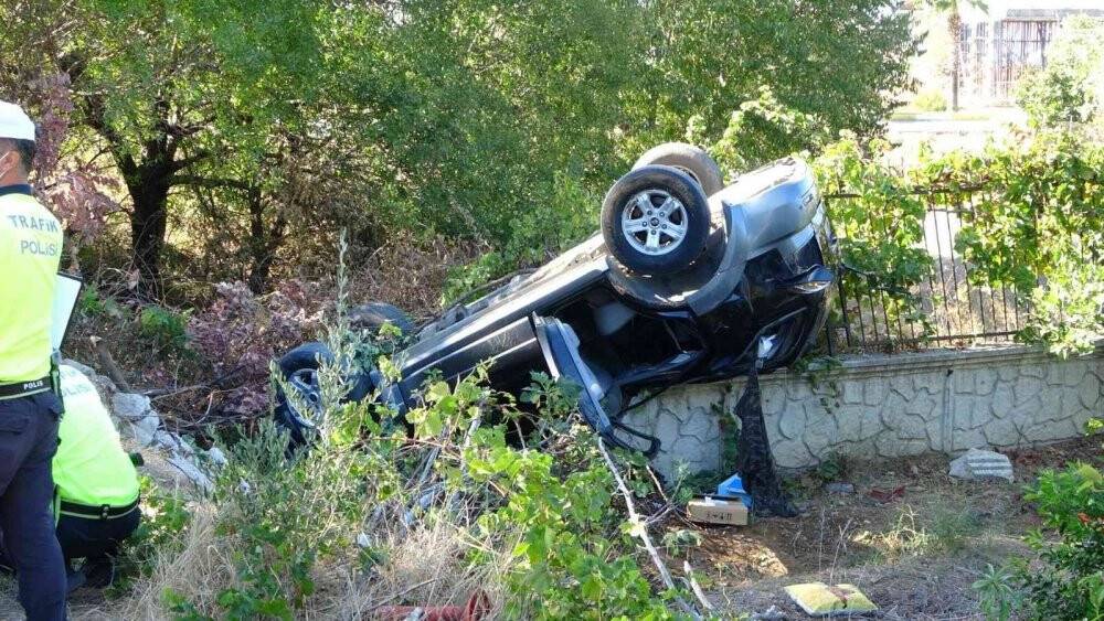 Hurdaya dönen araçtan burnu kanamadan çıktı