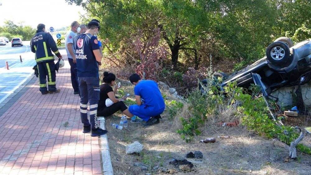Hurdaya dönen araçtan burnu kanamadan çıktı