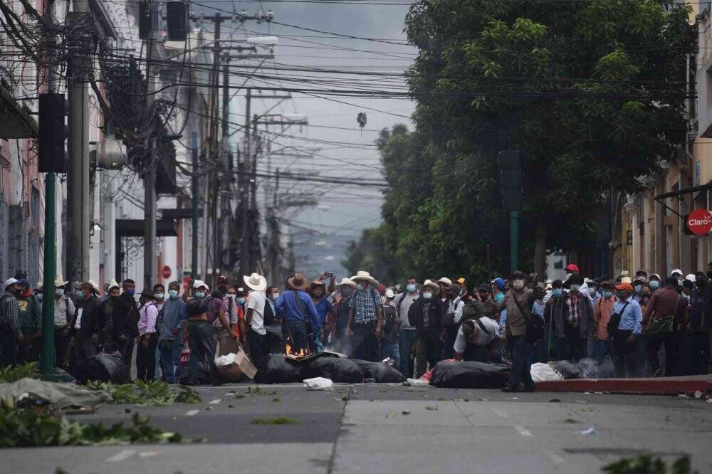 Guatemala’da isyan ! Emekli askerler kongre binasını bastı