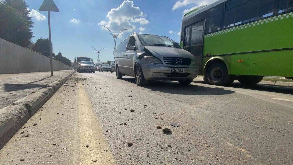 Hafriyat sahasında yapılan kontrollü patlatma,  ortalığı savaş alanına çevirdi