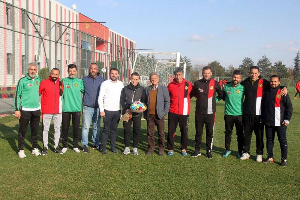 Suat Kaya, Eskişehirspor ile ilk antrenmanına çıktı