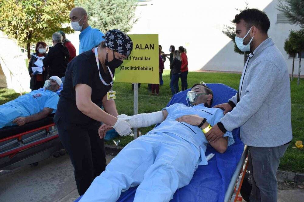 Hastanede yangın tatbikatı gerçeği aratmadı