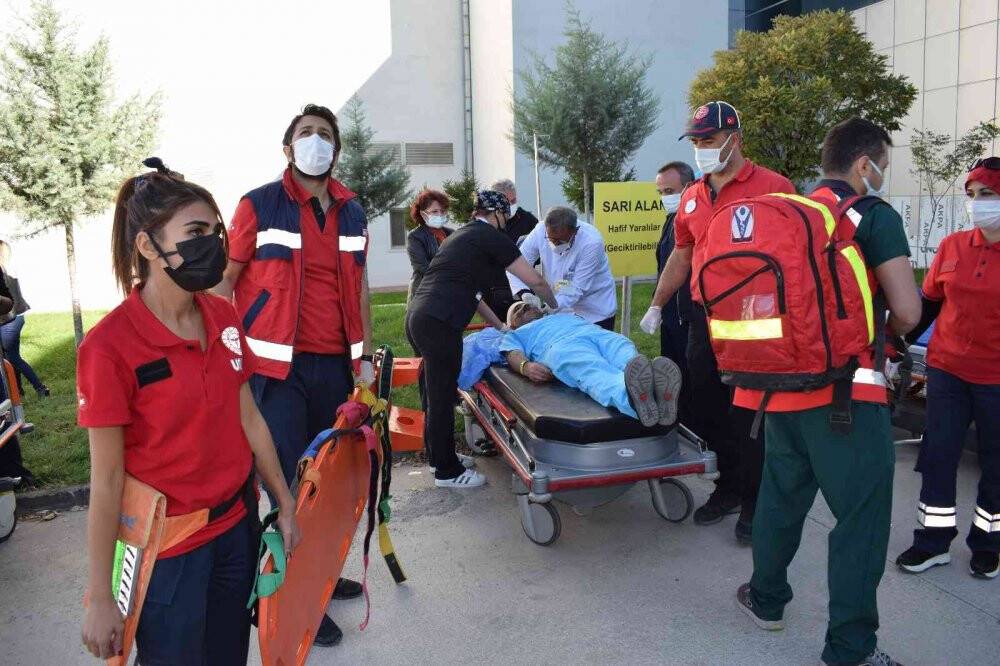 Hastanede yangın tatbikatı gerçeği aratmadı
