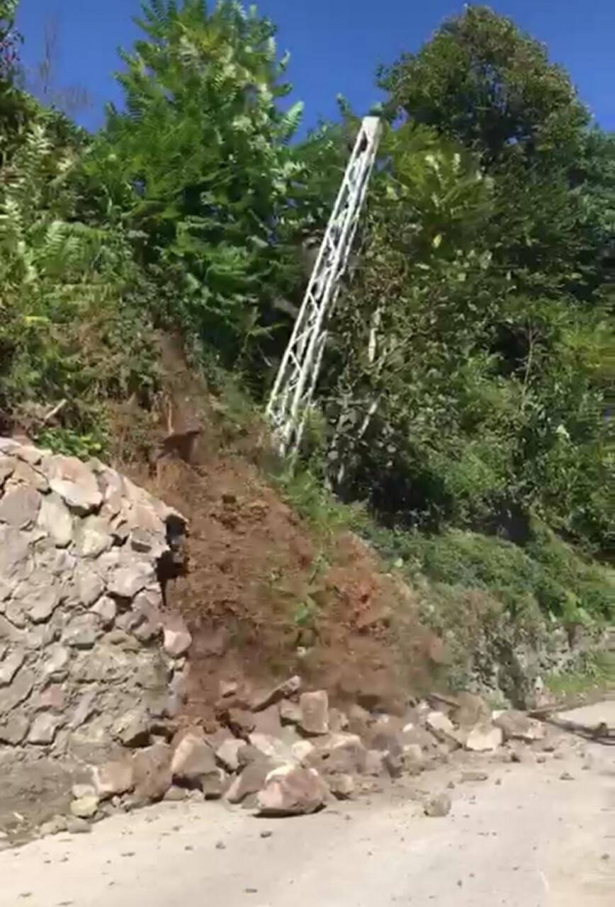 İstinat duvarı domino taşı gibi yere yıkıldı
