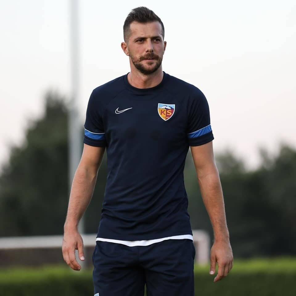 Kayserispor’da Mensah ve Uğur antrenmanlara başladı